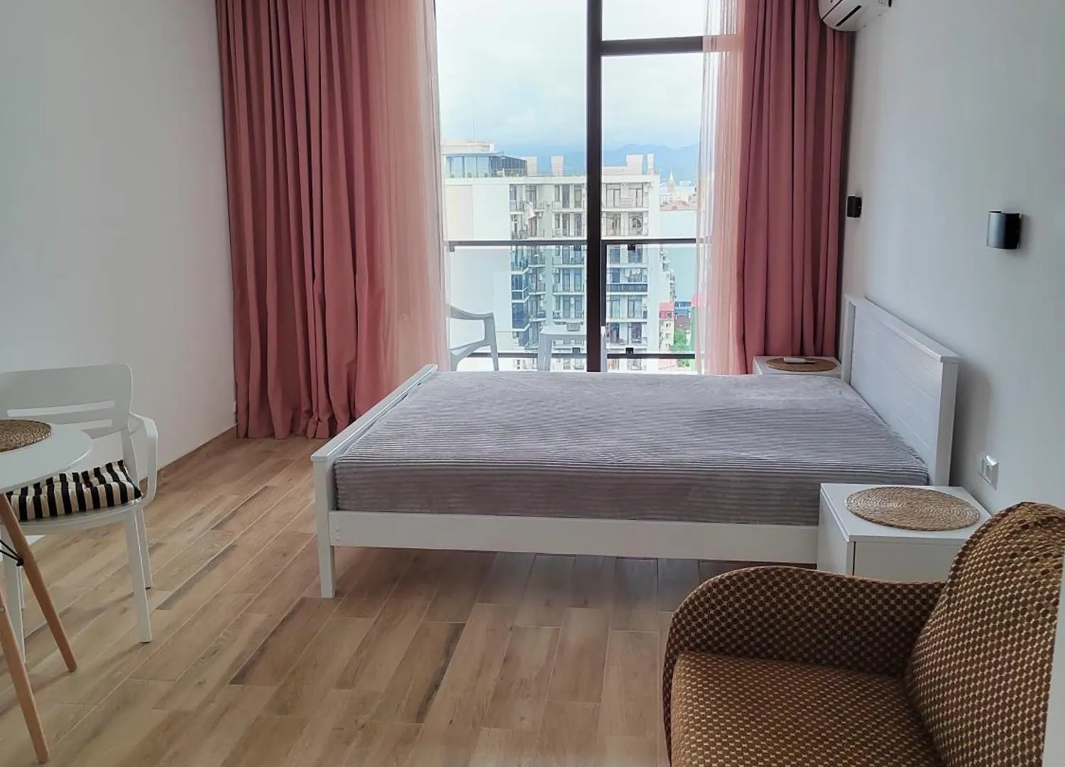 Видовая Квартира, 5 Минут От Моря Batumi Apartment